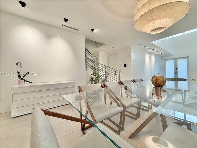 7475 NW 97th Ct, Doral, FL 33178