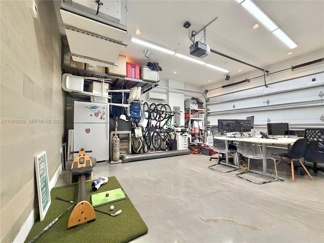 7475 NW 97th Ct, Doral, FL 33178