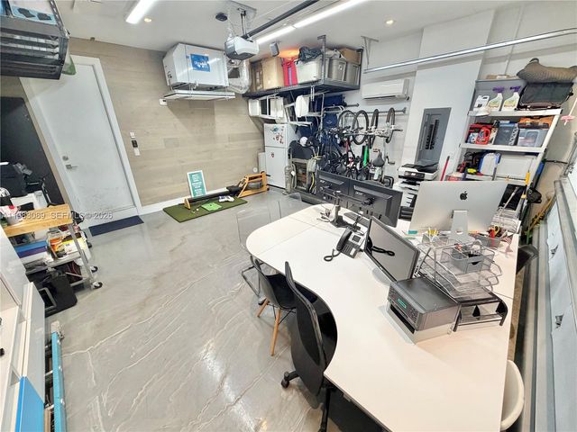 7475 NW 97th Ct, Doral, FL 33178