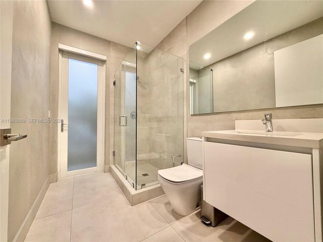 7475 NW 97th Ct, Doral, FL 33178