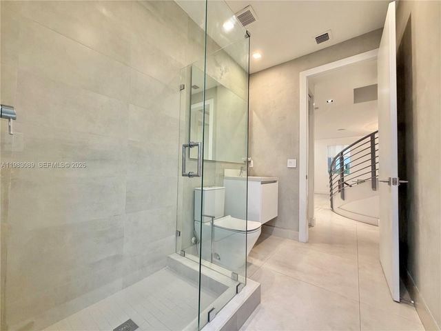 7475 NW 97th Ct, Doral, FL 33178