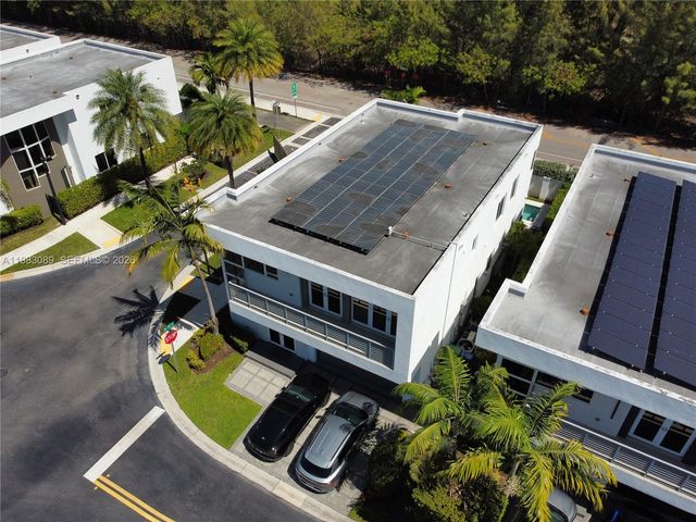 7475 NW 97th Ct, Doral, FL 33178