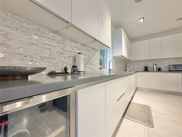 7475 NW 97th Ct, Doral, FL 33178