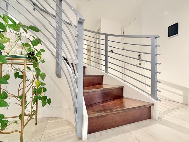 7475 NW 97th Ct, Doral, FL 33178