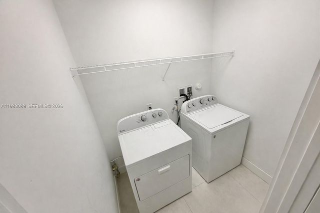 7475 NW 97th Ct, Doral, FL 33178