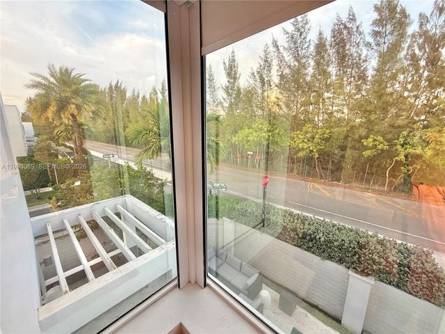 7475 NW 97th Ct, Doral, FL 33178