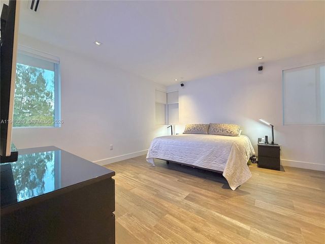 7475 NW 97th Ct, Doral, FL 33178