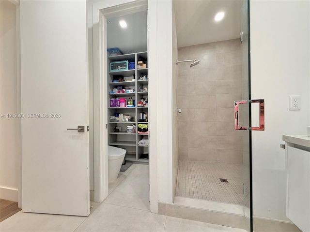 7475 NW 97th Ct, Doral, FL 33178