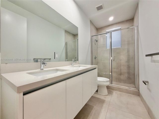 7475 NW 97th Ct, Doral, FL 33178