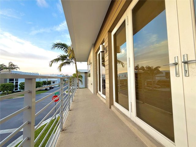 7475 NW 97th Ct, Doral, FL 33178