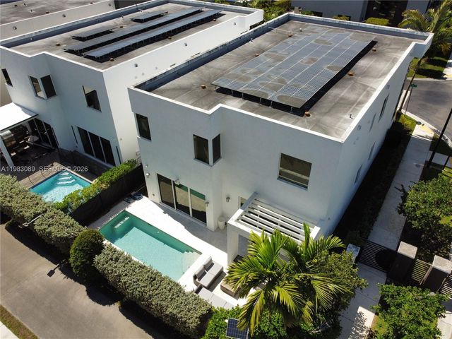 7475 NW 97th Ct, Doral, FL 33178