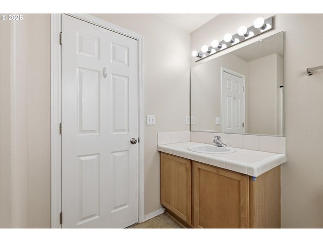 1661 Sw WRIGHT Pl, Troutdale, OR 97060