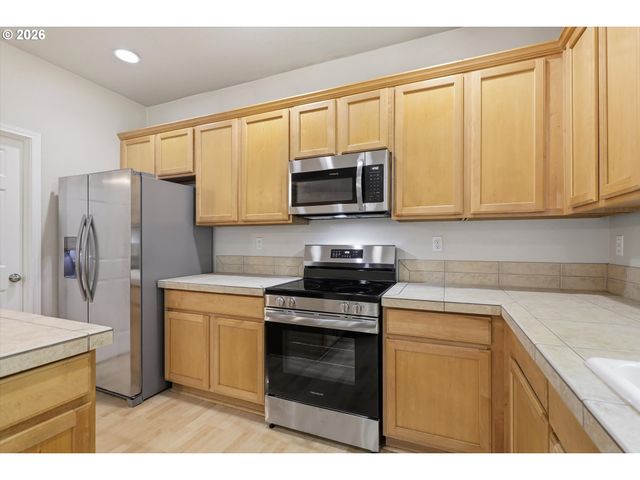 1661 Sw WRIGHT Pl, Troutdale, OR 97060