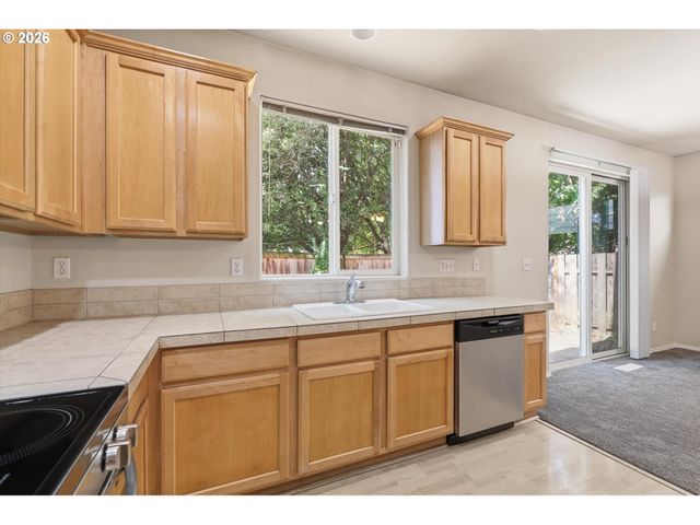 1661 Sw WRIGHT Pl, Troutdale, OR 97060