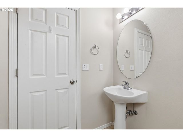 1661 Sw WRIGHT Pl, Troutdale, OR 97060