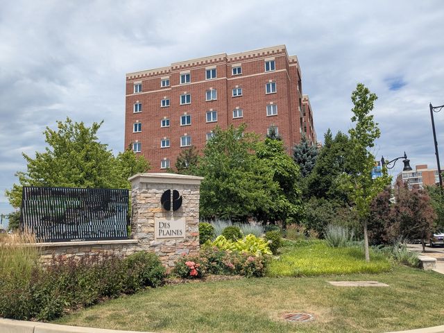 650 S River Road 5, Des Plaines, IL 60016