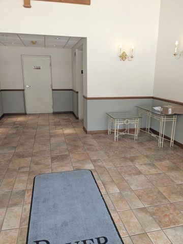 650 S River Road 5, Des Plaines, IL 60016