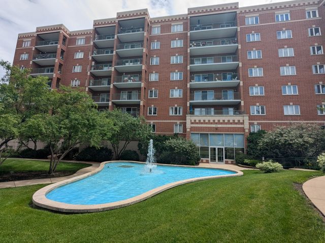 650 S River Road 5, Des Plaines, IL 60016