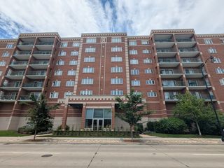 650 S River Road 5, Des Plaines, IL 60016
