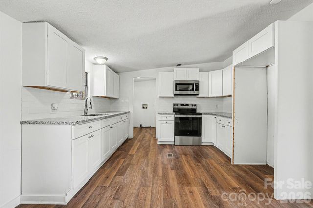 6423 Helens Way, Denver, NC 28037