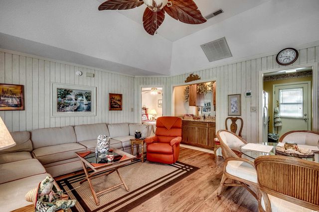 820 9th Ave. S, North Myrtle Beach, SC 29582