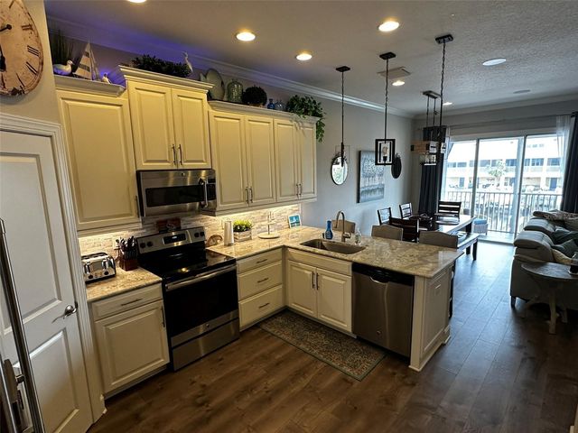 6072 MOORINGS DRIVE S, St Petersburg, FL 33712