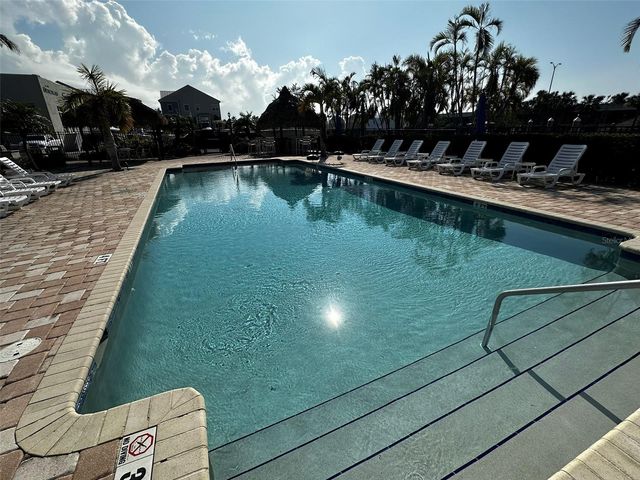 6072 MOORINGS DRIVE S, St Petersburg, FL 33712