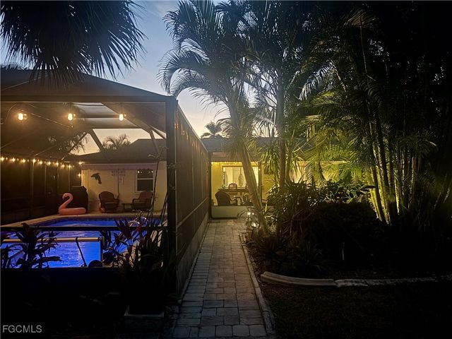 5217 Elm CT, Cape Coral, FL 33904