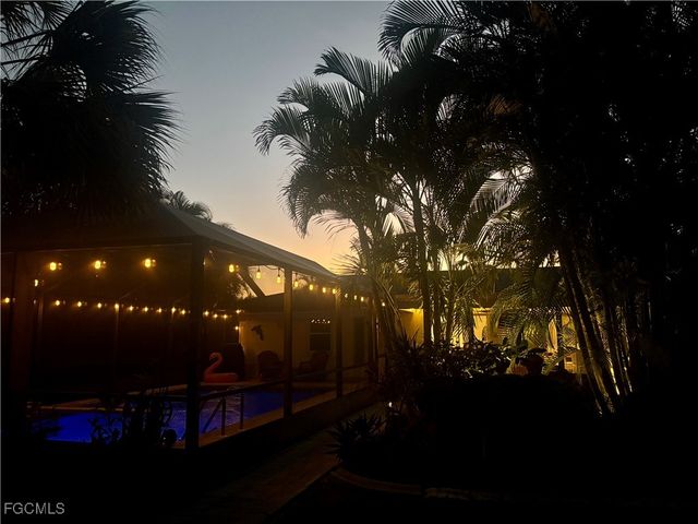 5217 Elm CT, Cape Coral, FL 33904