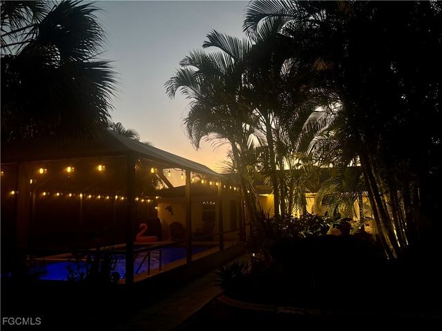 5217 Elm CT, Cape Coral, FL 33904