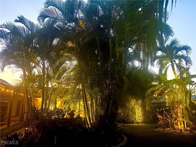 5217 Elm CT, Cape Coral, FL 33904