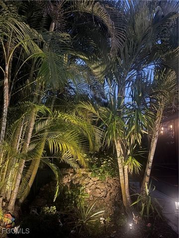 5217 Elm CT, Cape Coral, FL 33904