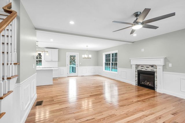 6 High Bluff Rd, Belchertown, MA 01007