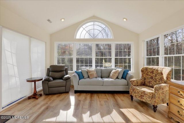 24 Shadow Creek Court, Jackson, NJ 08527