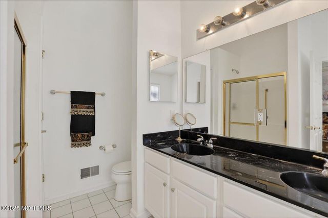 24 Shadow Creek Court, Jackson, NJ 08527