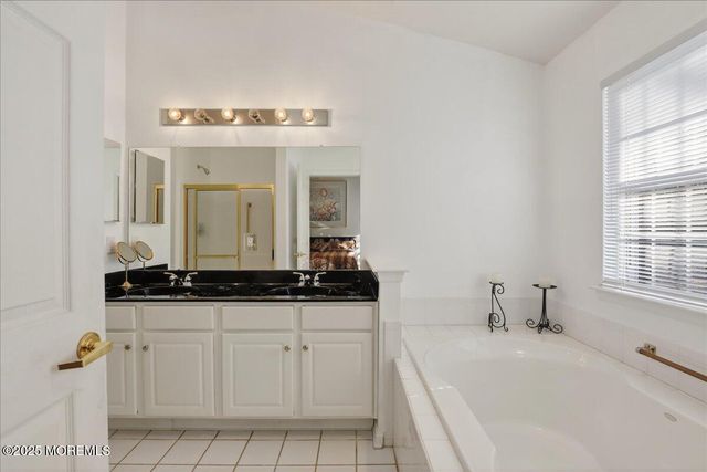 24 Shadow Creek Court, Jackson, NJ 08527