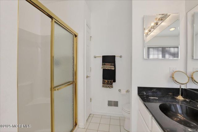 24 Shadow Creek Court, Jackson, NJ 08527