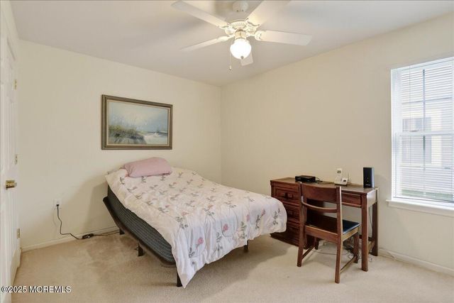 24 Shadow Creek Court, Jackson, NJ 08527