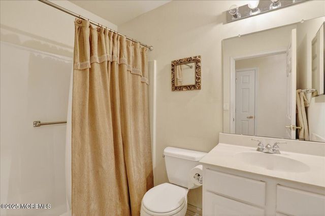 24 Shadow Creek Court, Jackson, NJ 08527