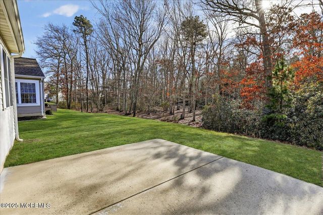 24 Shadow Creek Court, Jackson, NJ 08527