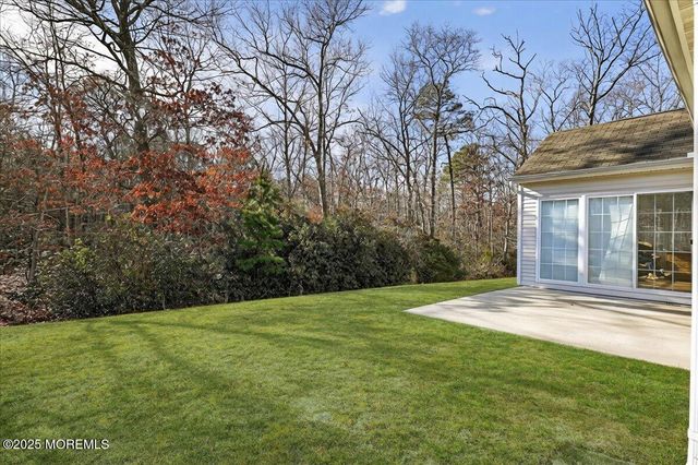 24 Shadow Creek Court, Jackson, NJ 08527