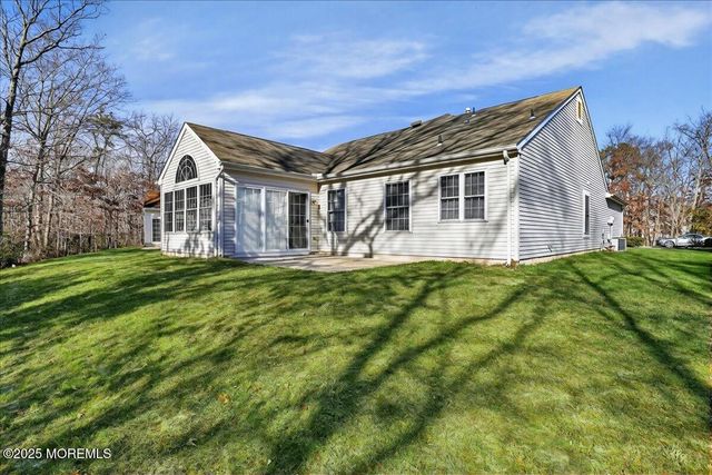 24 Shadow Creek Court, Jackson, NJ 08527