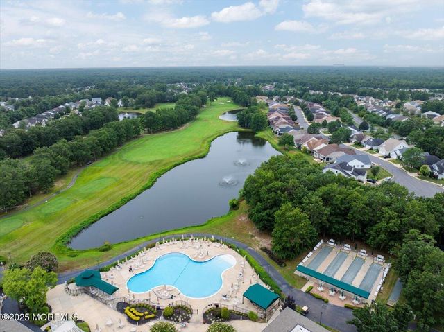 24 Shadow Creek Court, Jackson, NJ 08527