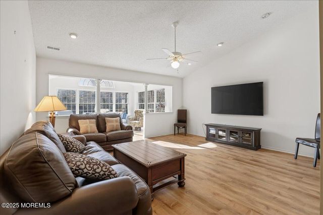 24 Shadow Creek Court, Jackson, NJ 08527