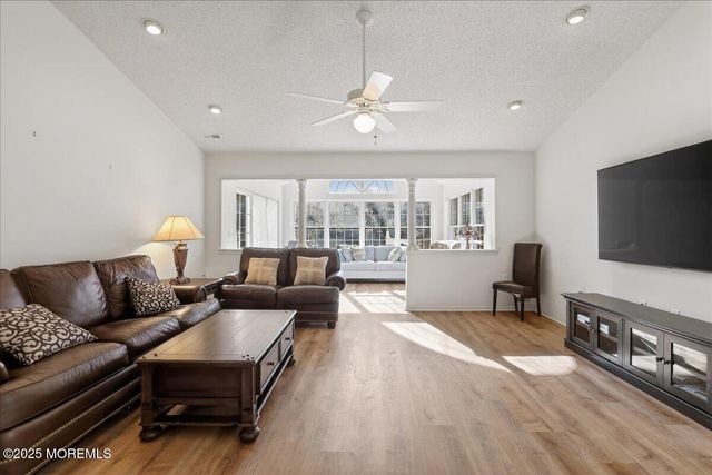 24 Shadow Creek Court, Jackson, NJ 08527