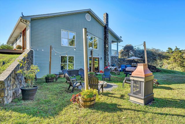 99 Spruce LN, Callaway, VA 24067