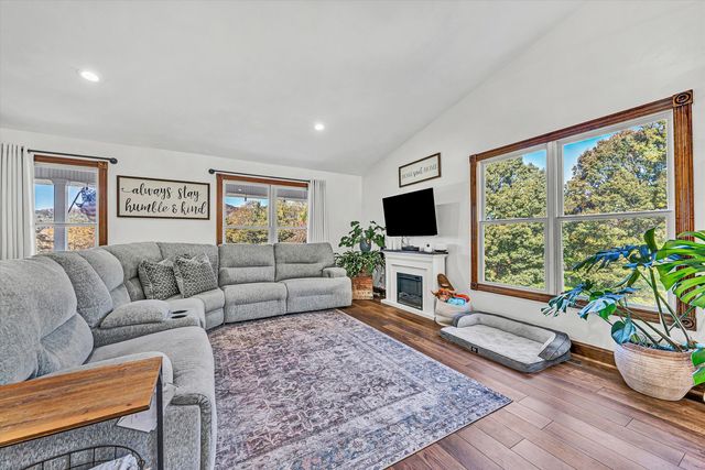 99 Spruce LN, Callaway, VA 24067