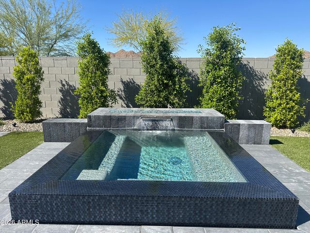 1946 W HORSETAIL Trail, Phoenix, AZ 85085