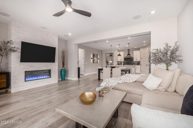 1946 W HORSETAIL Trail, Phoenix, AZ 85085