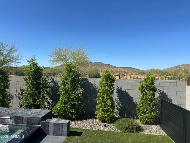 1946 W HORSETAIL Trail, Phoenix, AZ 85085